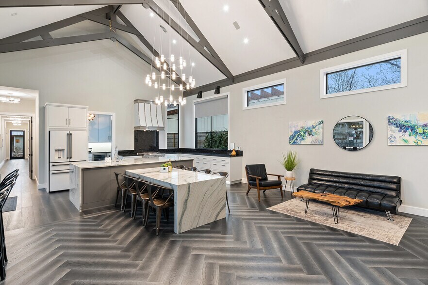 More Photos Of 106 E College St, Fredericksburg Specialty For Sale