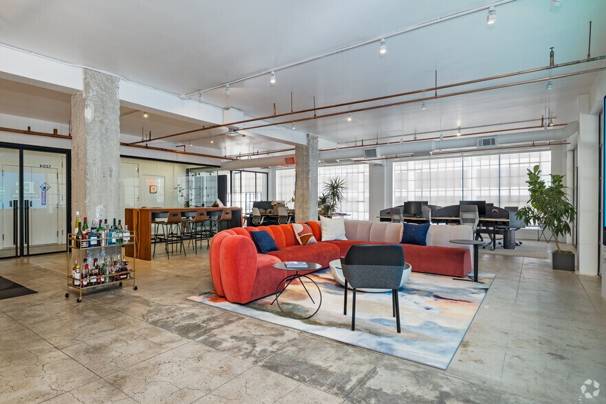 More Photos Of 521-527 W 7th St, Los Angeles Coworking Space