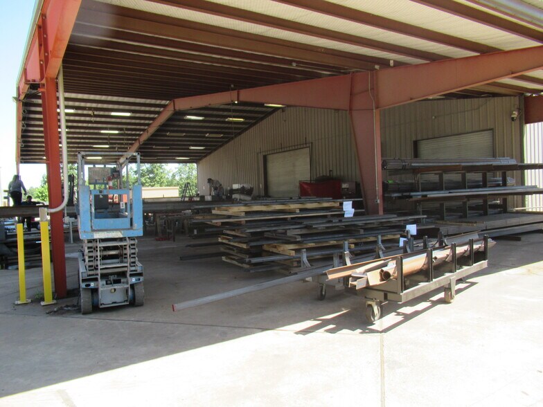 More Photos Of 13391 E Fm 1097 Rd, Willis Manufacturing For Sale