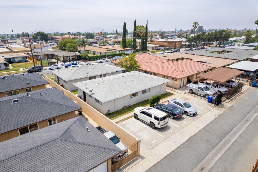 More Photos Of 412 W Ramona Dr, Rialto Multifamily For Sale
