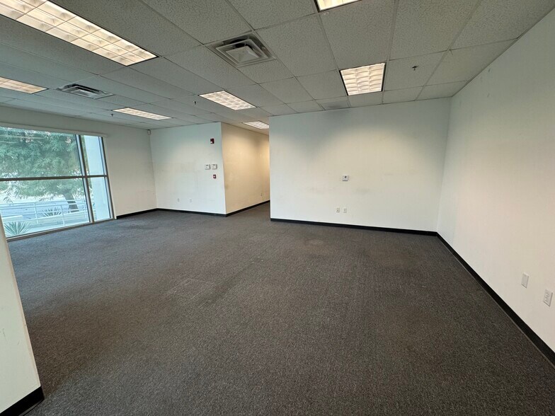 More Photos Of 30695 Hill St, Thousand Palms Warehouse For Lease