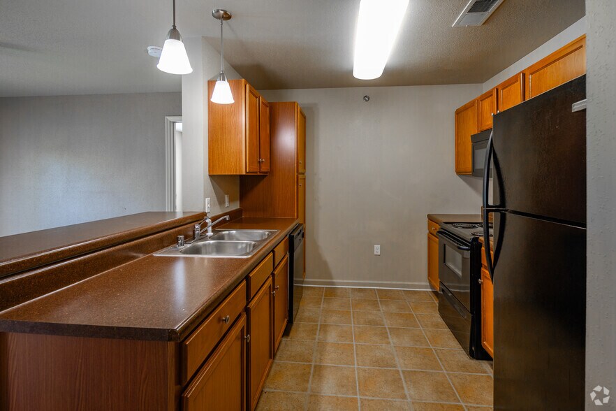 More Photos Of 500 Saluki Blvd, Carbondale Apartments For Sale