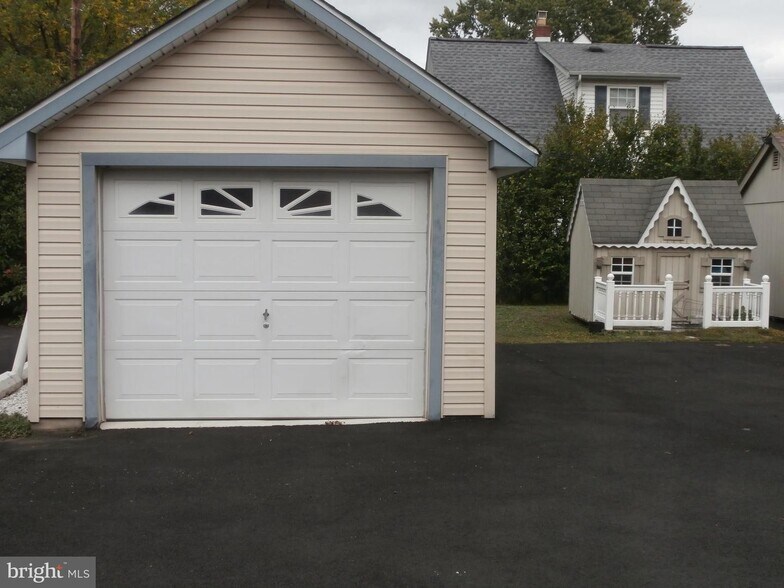 More Photos Of 306 N Oxford Valley Rd, Fairless Hills Office For Sale