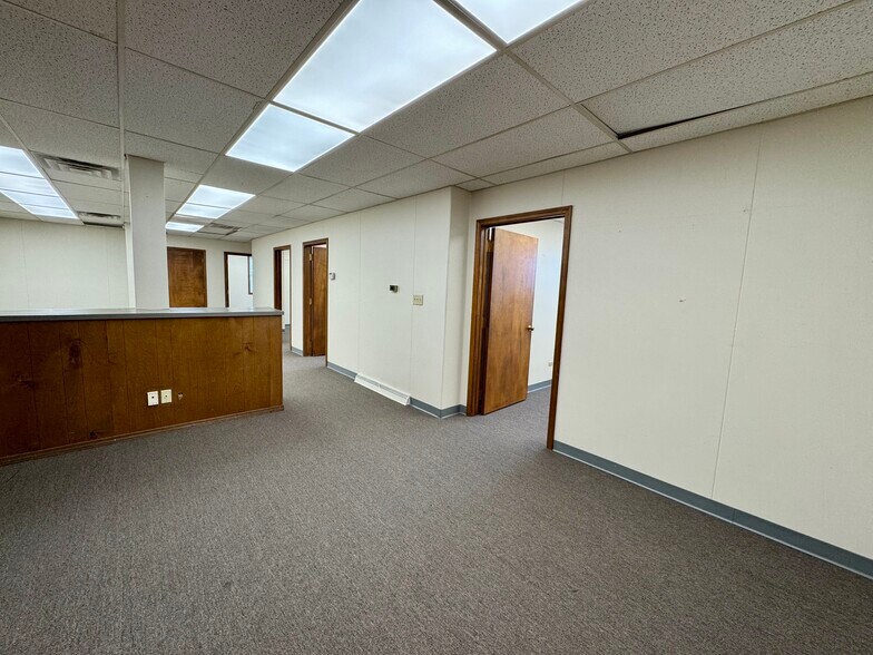 More Photos Of 425 S Adams St, Green Bay Office For Lease