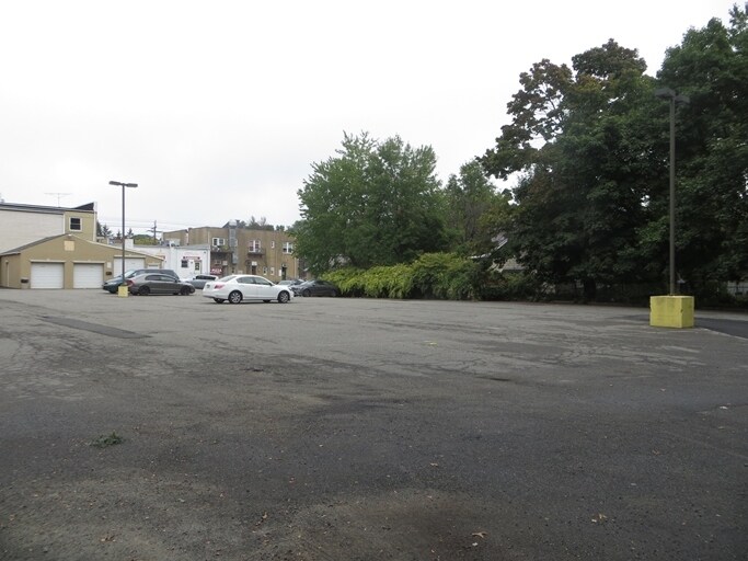 More Photos Of 79 W Mount Pleasant Ave, Livingston Storefront For Lease