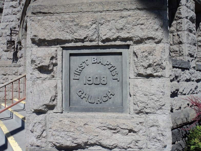 More Photos Of 515 E Yakima Ave, Yakima Freestanding For Lease