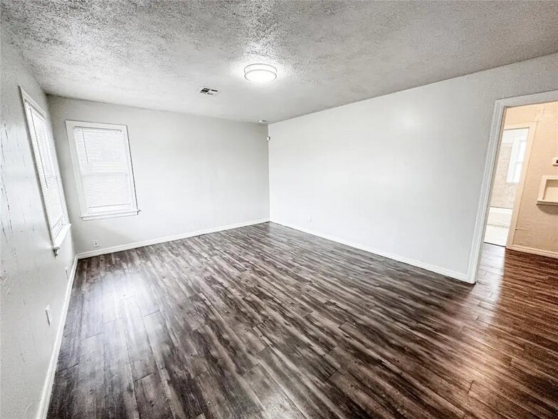 More Photos Of 2528 W I 44 Service Rd, Oklahoma City Specialty For Sale