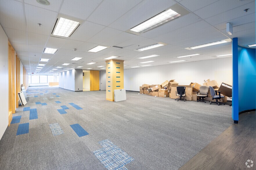 More Photos Of 55 Commerce Valley Dr W, Markham Unknown For Lease