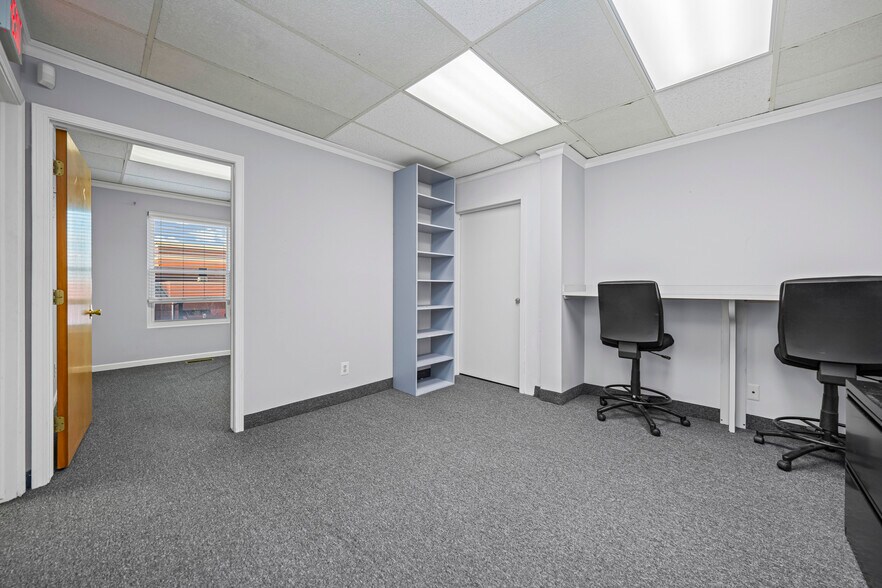 More Photos Of 30521 Schoenherr Rd, Warren Medical For Lease