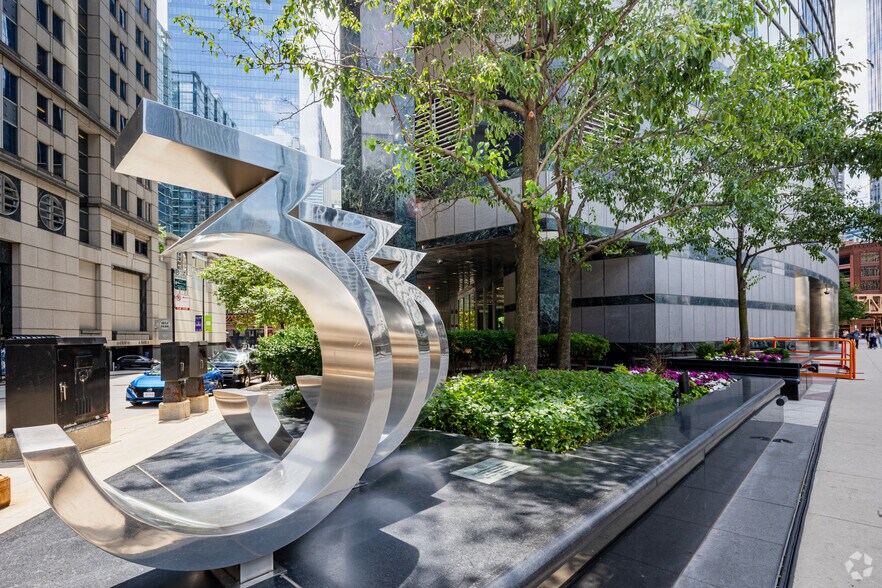 More Photos Of 333 W Wacker Dr, Chicago Office For Lease