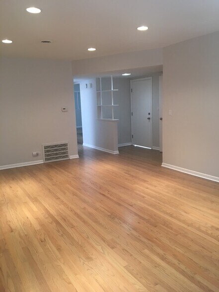 More Photos Of 2919 W Irving Park Rd, Chicago Office Residential For Sale