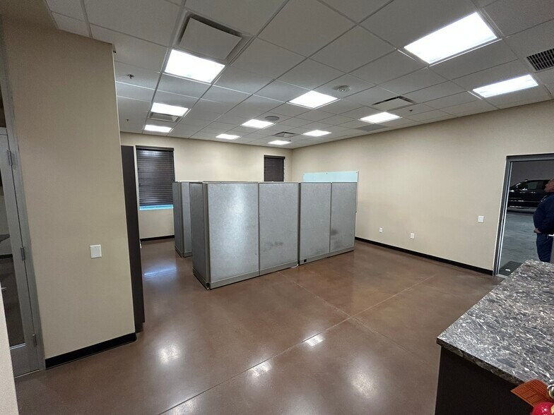 More Photos Of 685 E Geronimo St, Chandler Warehouse For Lease