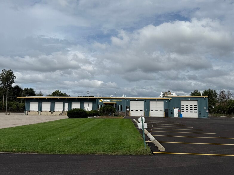 More Photos Of 7013 Sands Rd, Crystal Lake Truck Terminal For Lease