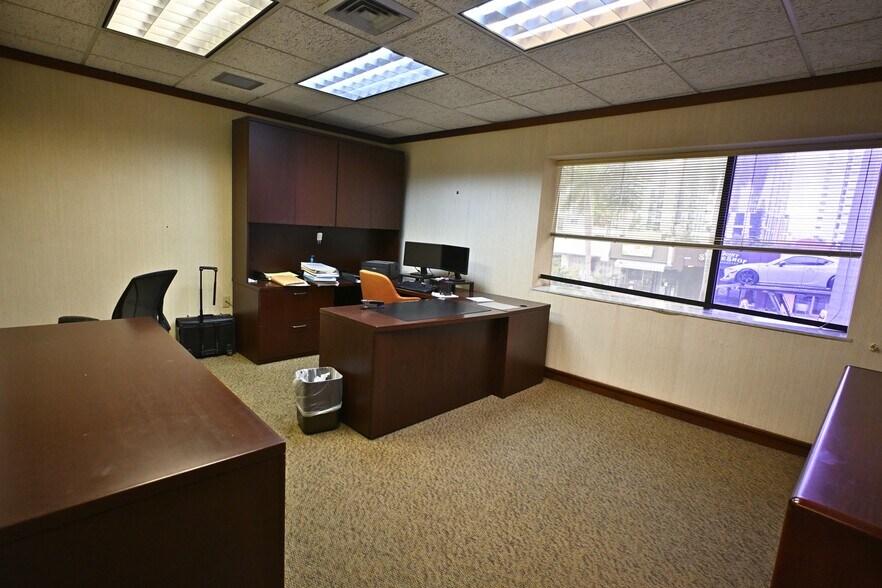 More Photos Of 2650 Biscayne Blvd, Miami Office For Lease