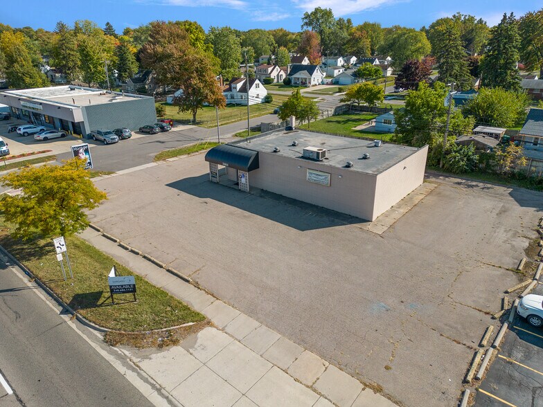 More Photos Of 32611 Ford Rd, Garden City Freestanding For Lease