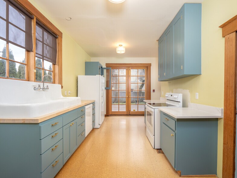 More Photos Of 317 NE Sacramento St, Portland Office For Sale