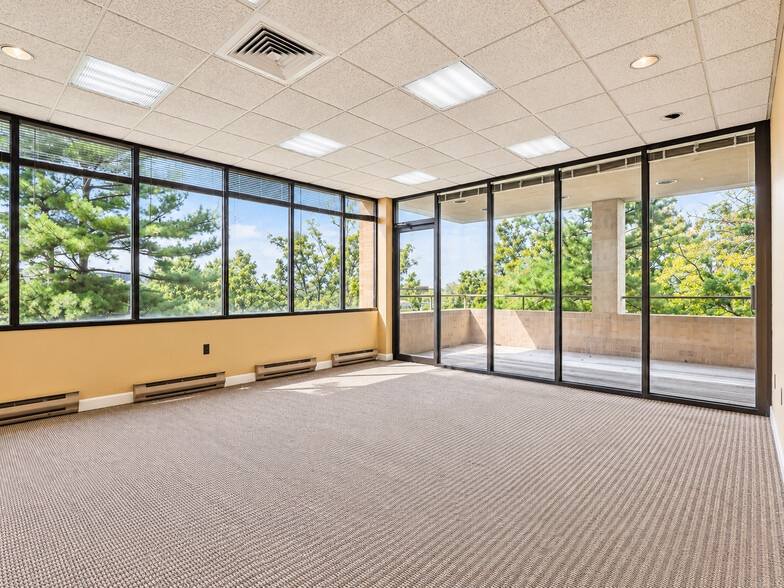 More Photos Of 350 Sentry Pky, Blue Bell Office For Lease
