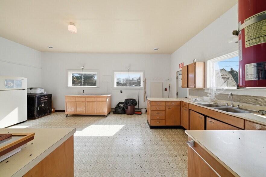 More Photos Of 210 Miles Ave, Clyde Park Specialty For Sale