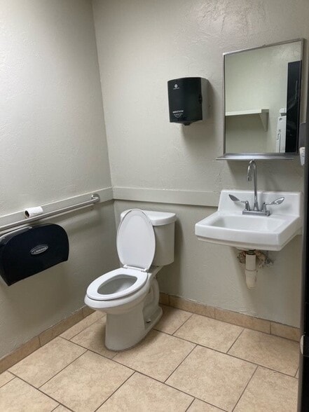 More Photos Of 324 N 19th St, Guthrie Office For Sale