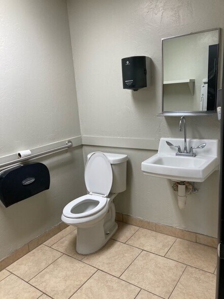 More Photos Of 324 N 19th St, Guthrie Office For Lease