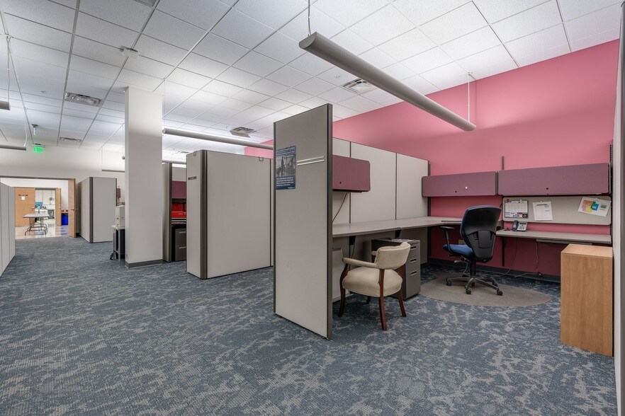 More Photos Of 3825 Columbus Rd, Granville Business Park For Lease