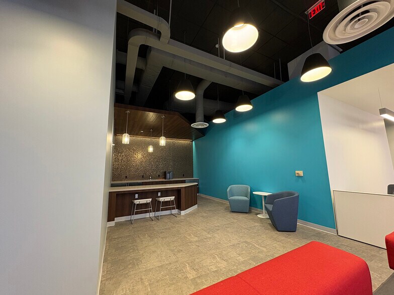 More Photos Of 221 N Kansas St, El Paso Office For Lease