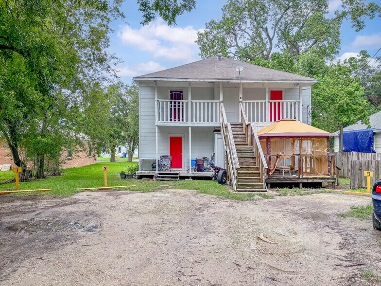 More Photos Of 315 8th Ave N, Texas City Multifamily For Sale