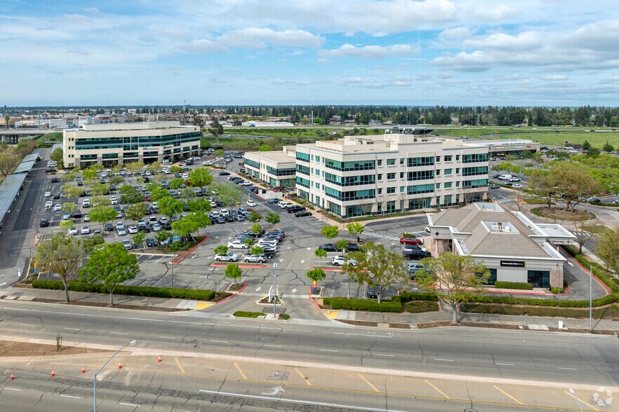 More Photos Of 265 E River Park Cir, Fresno Coworking Space