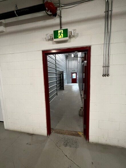 More Photos Of 3 Crescent Rd, Huntsville Self Storage For Sale