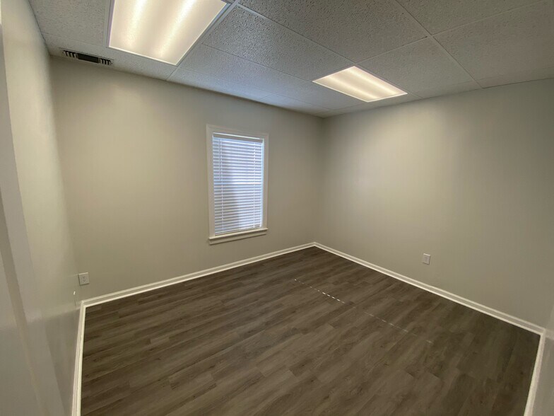 More Photos Of 123 Kingston Dr, Chapel Hill Loft Creative Space For Lease