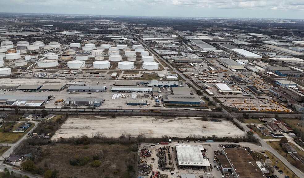 More Photos Of 7621 Wallisville Rd, Houston Land For Lease