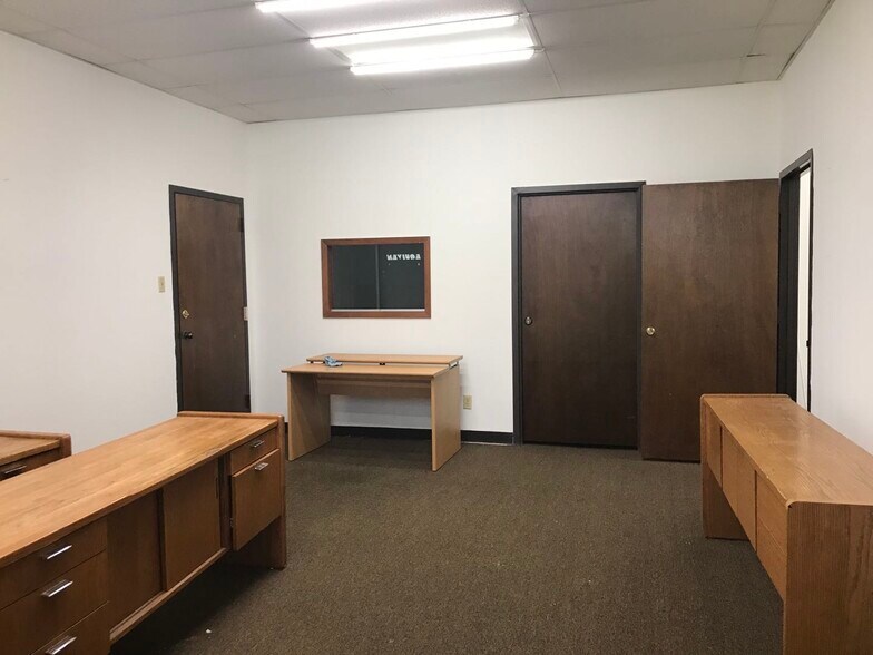 More Photos Of 9720 Town Park, Houston Office For Sale