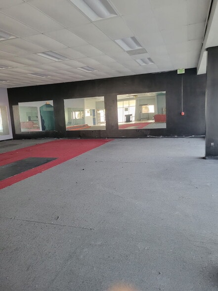 More Photos Of 17631-17651 Vanowen St, Van Nuys Unknown For Lease