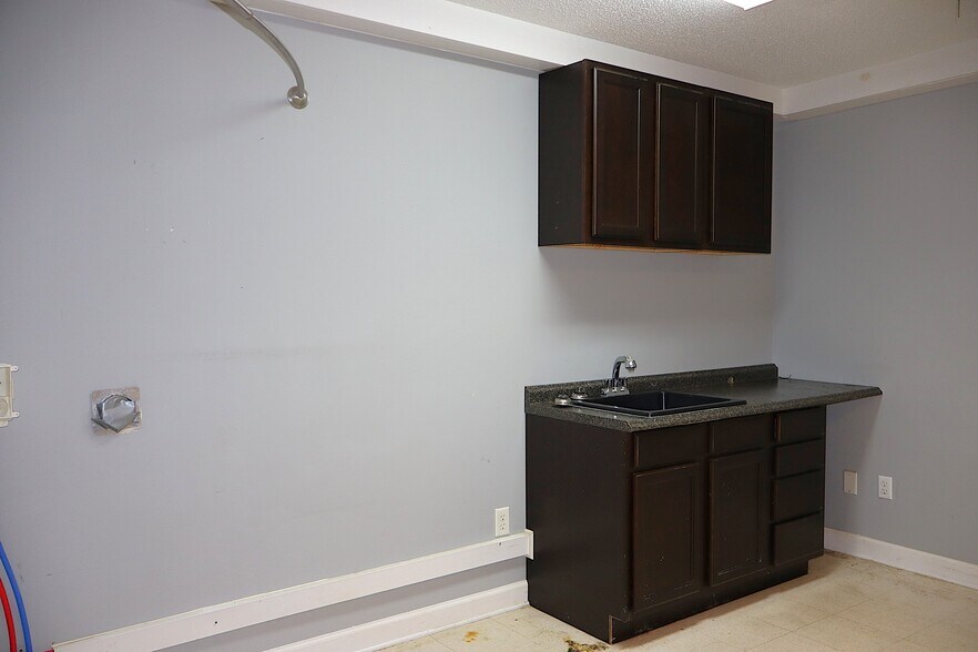 More Photos Of 501 Plaza Dr, Enterprise Storefront Retail Office For Sale