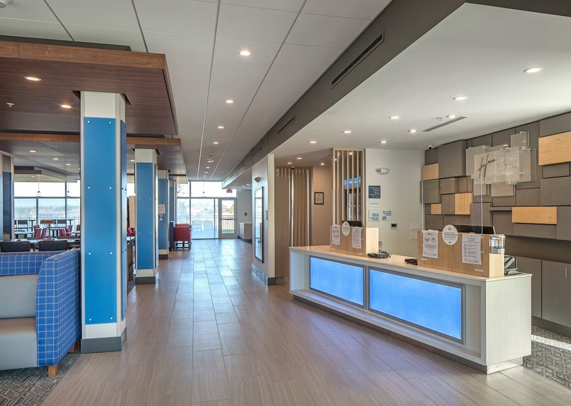 More Photos Of 19040 Evans St, Elkhorn Hotel For Sale