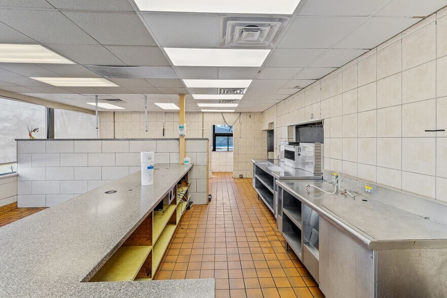 More Photos Of 2058 Portland Ave, Louisville Freestanding For Lease