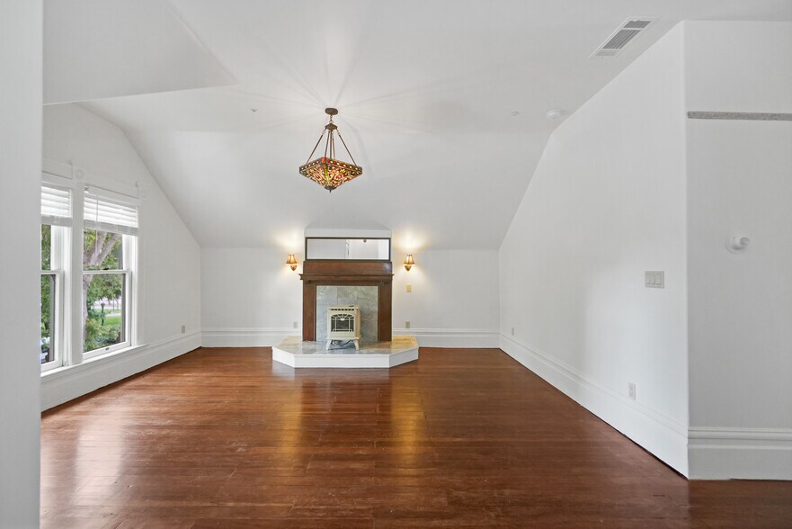 More Photos Of 742 B St, Hayward Restaurant For Sale