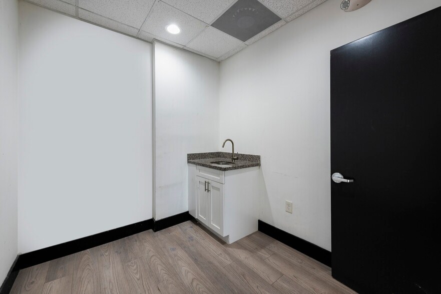 More Photos Of 6141 Sunset Dr, South Miami Medical For Lease