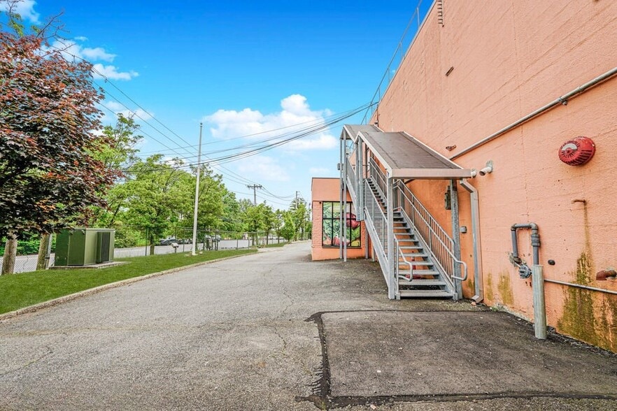 More Photos Of 2200 Arthur Kill Rd, Staten Island Distribution For Lease