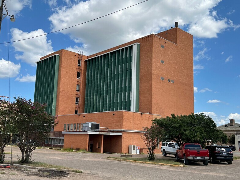 More Photos Of 100 N Main St, Corsicana Office Residential For Sale