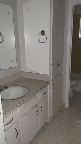 More Photos Of 323 S King Ave, Pine Mountain Apartments For Sale