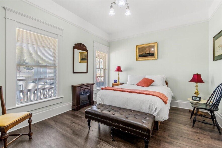 More Photos Of 315 Main St, Ferndale Hotel For Sale