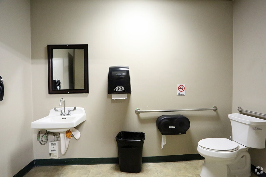 More Photos Of 71 Linden St, Lynn Warehouse For Lease