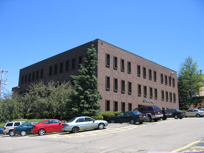 More Photos Of 1016 Greentree Rd, Pittsburgh Office For Lease