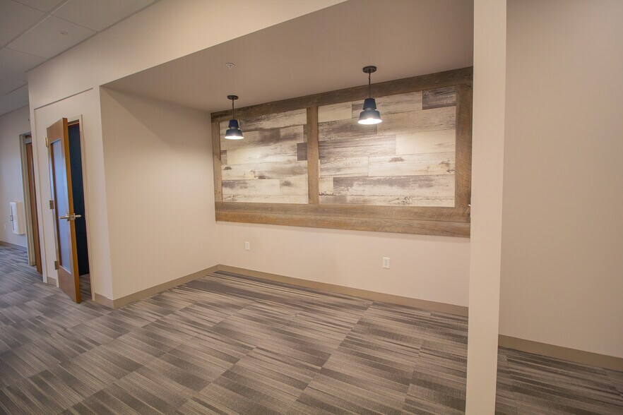 More Photos Of 1712 Route 9, Halfmoon Office For Lease