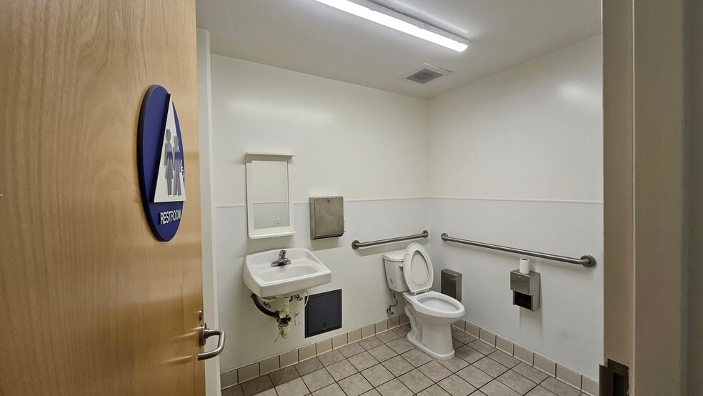 More Photos Of 1458 S San Pedro St, Los Angeles Freestanding For Sale