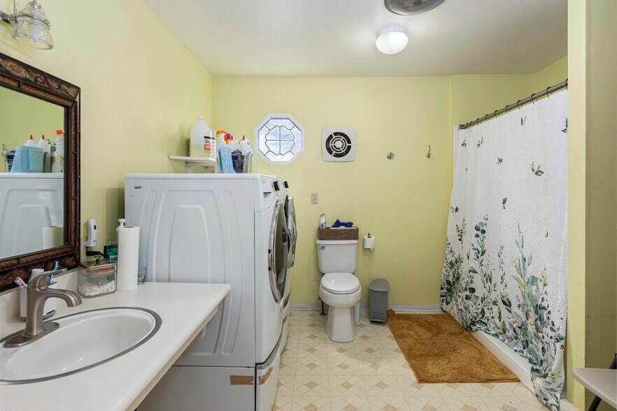 More Photos Of 18248 Redwood Hwy, Selma Apartments For Sale