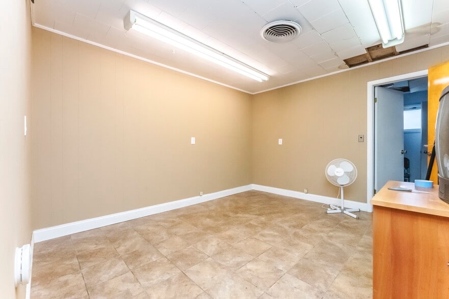 More Photos Of 180 Broadway, Port Ewen Storefront Retail Office For Sale