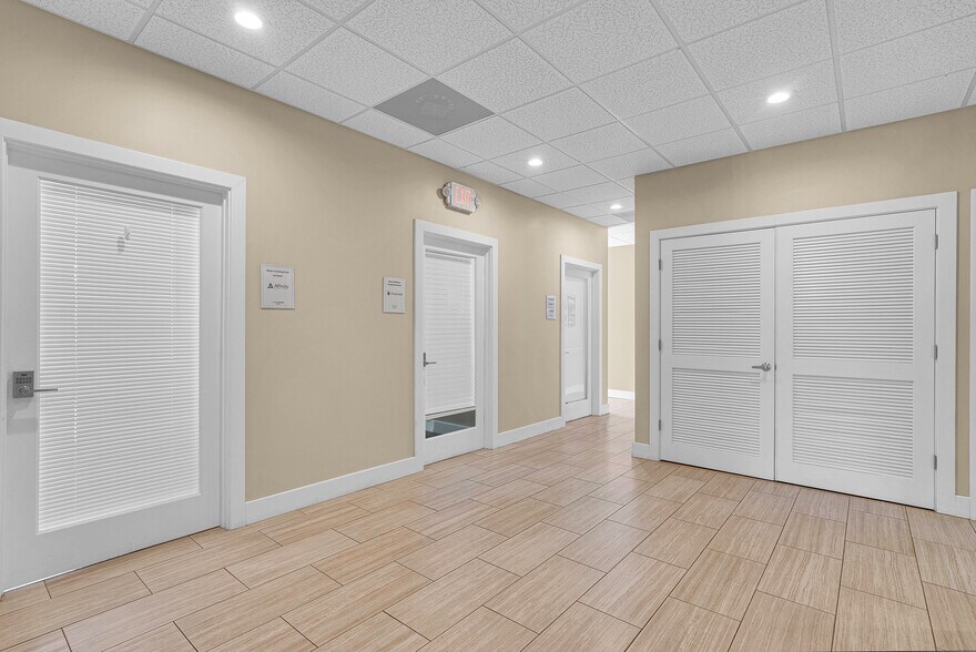 More Photos Of 5666 Seminole Blvd, Seminole Office For Sale