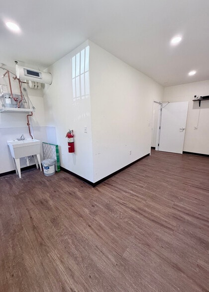 More Photos Of 5402-5406 Lakeside Ave, Richmond Storefront For Lease